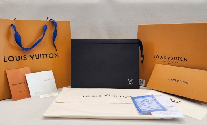 루이비통 포쉐트 보야주 클러치백 30450 (고급버전)