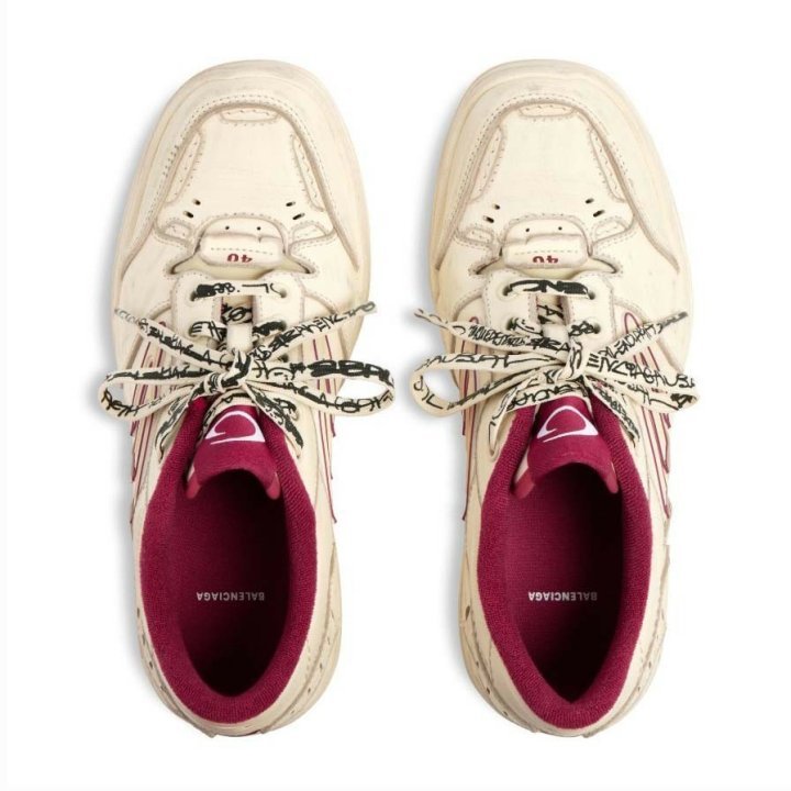 발렌시아가 햄튼스 원-아웃 스니커즈