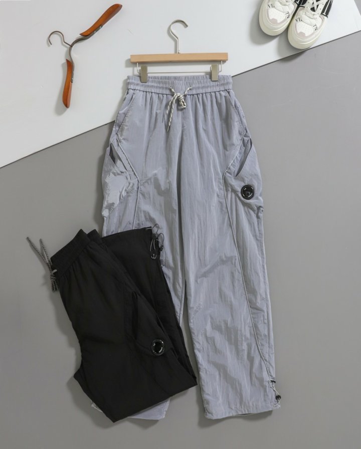 C.P컴퍼니 플랫 나일론 멀티포켓 팬츠