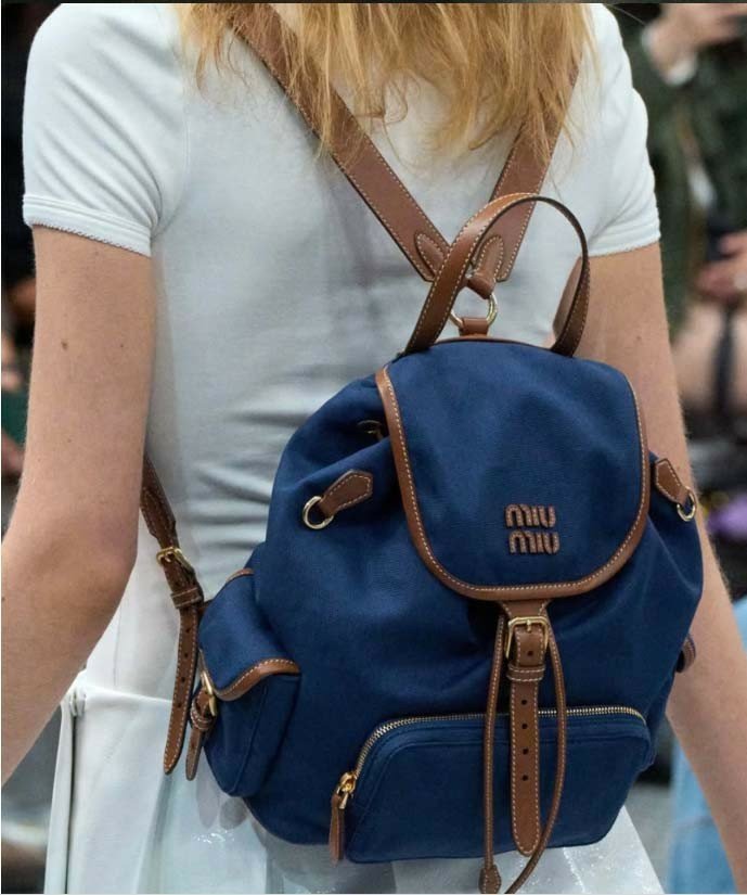 미우미우 캔버스 및 가죽 백팩 라지   